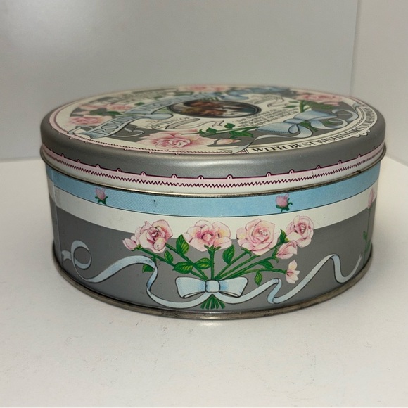 Vintage Prince Charles and Diana Royal Wedding Callard & Bowser collectible tin - Picture 3 of 7